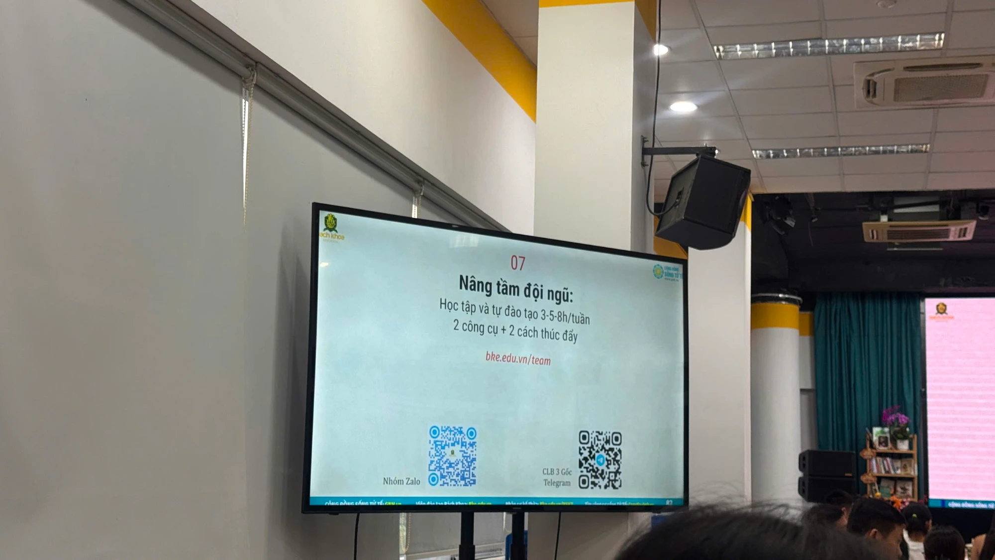 Slide bìa phần 07: Nâng tầm đội ngũ, 2 công cụ và 2 cách thúc đẩy